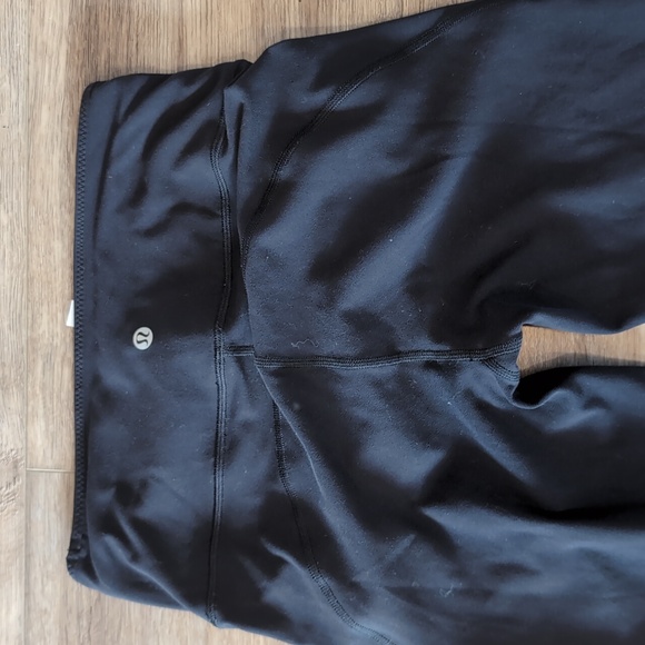 EUC Lululemon black joggers sz 6 - Picture 6 of 8